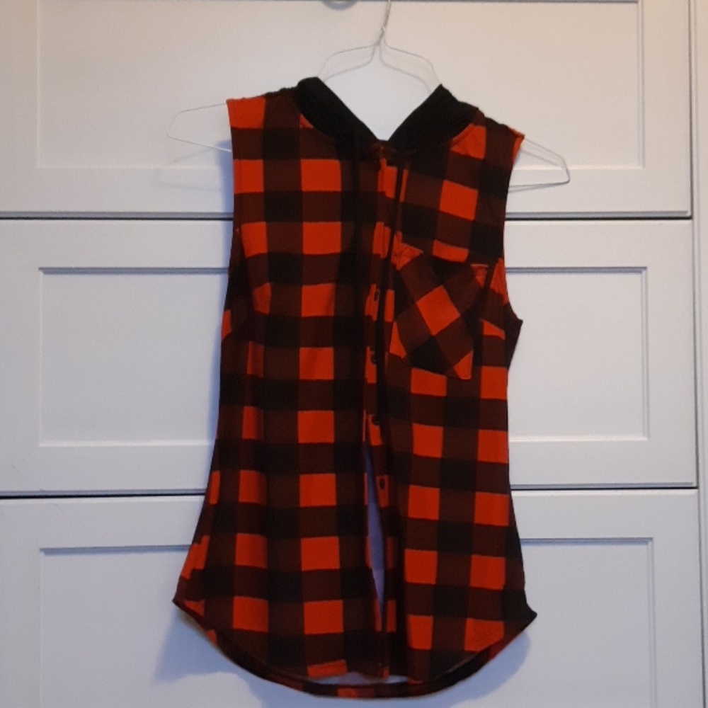 Red plaid sleeveless shirt w/hood
